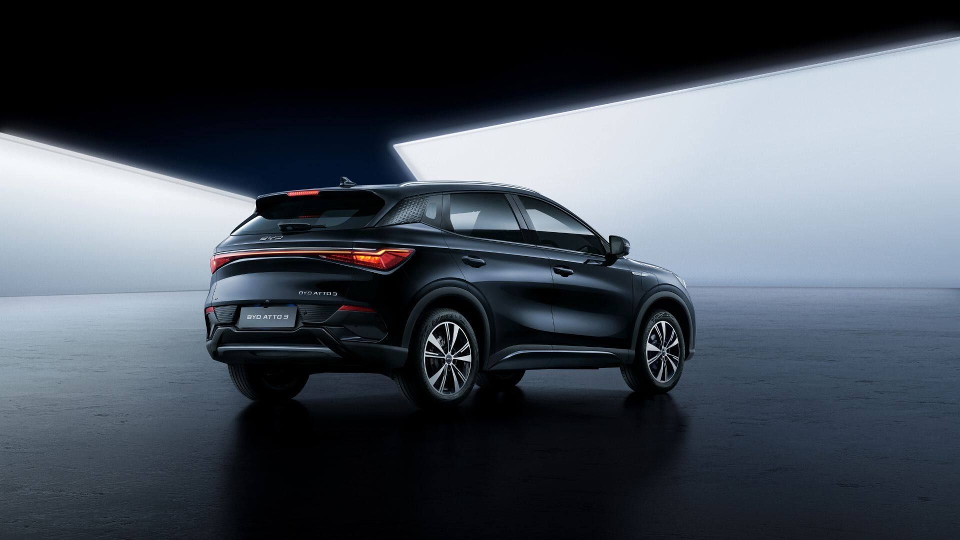 BYD Atto 3 2025 rear three-quarter