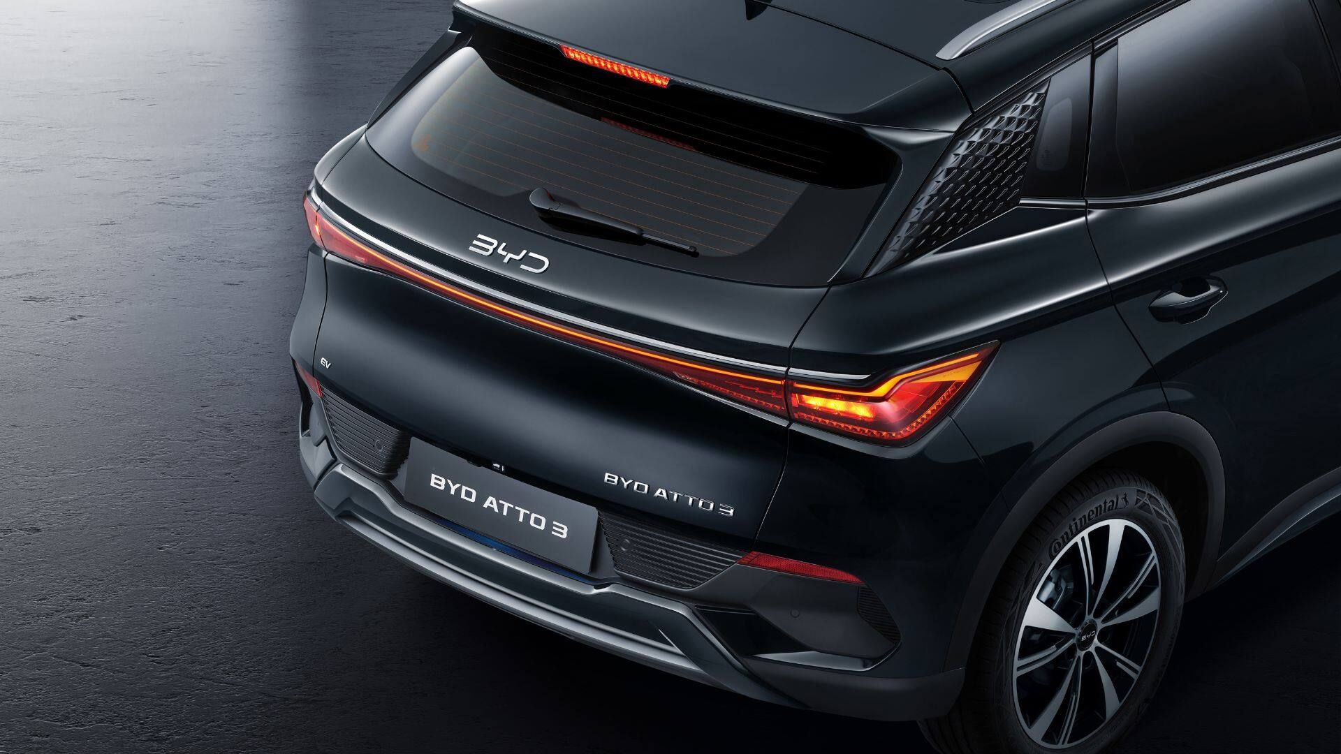 BYD Atto 3 2025 on the move