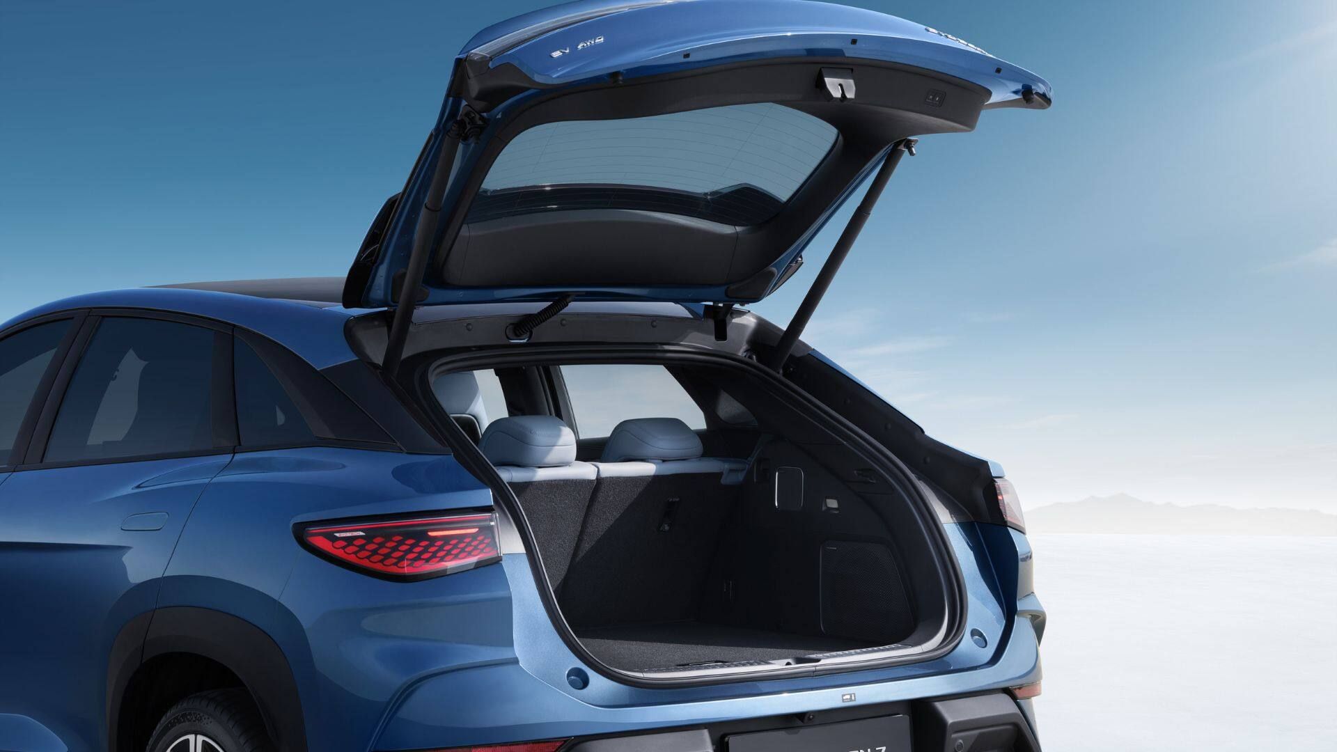 BYD Sealion 7 2025 rear three-quarter view